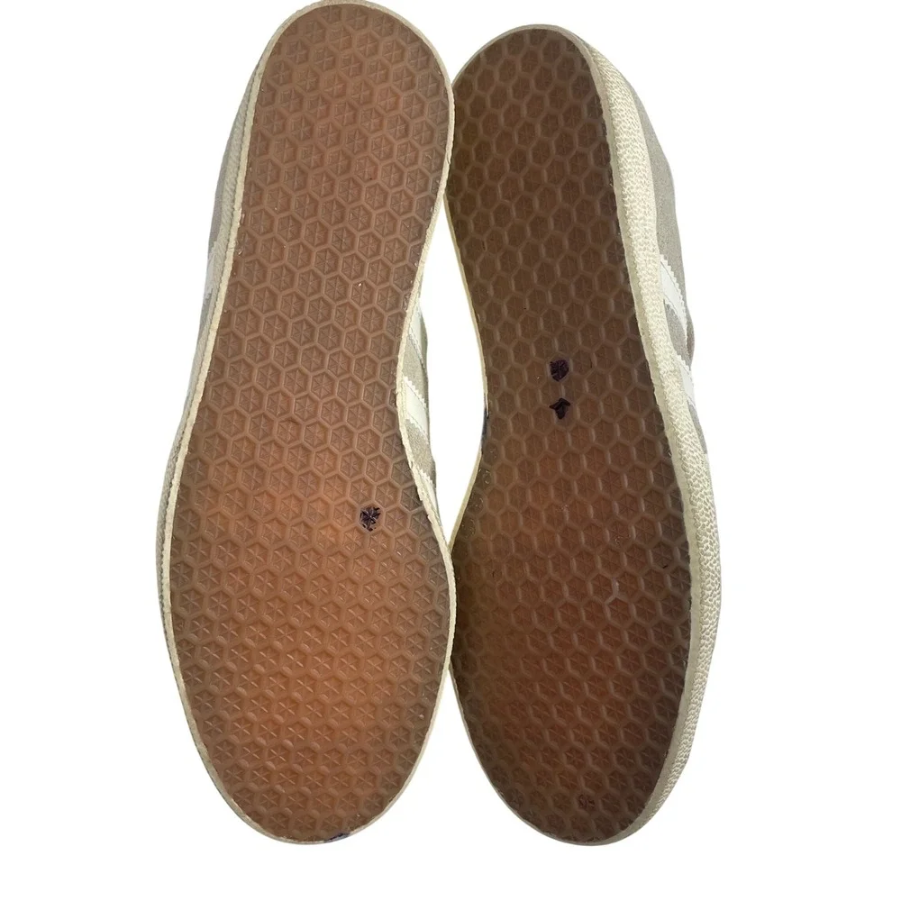 Adidas Gazelle Men's Sneakers in a Wonder Beige and Off White Size 9.5‎ Shoes